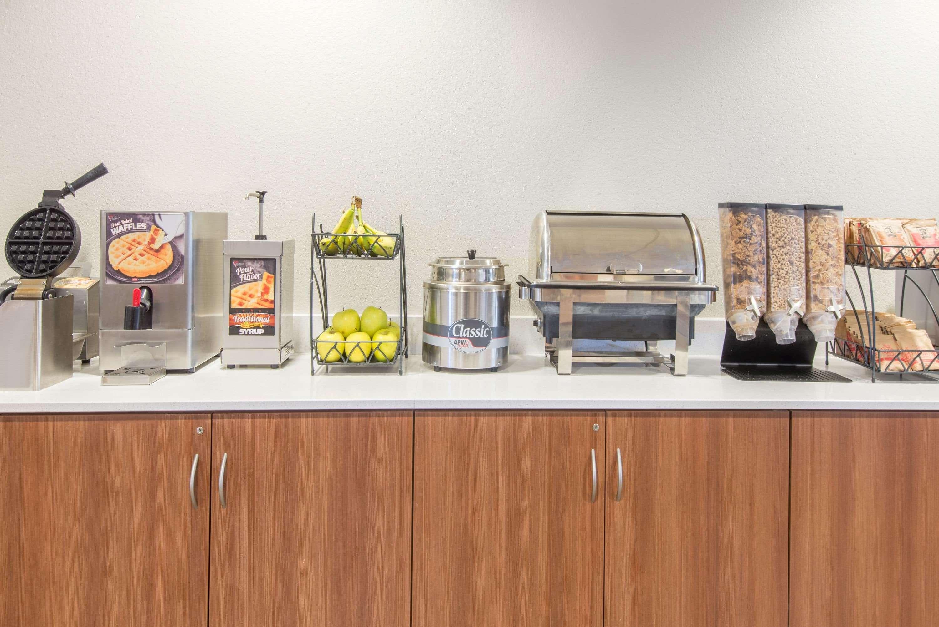 Microtel Inn & Suites By Wyndham Cadiz מראה חיצוני תמונה