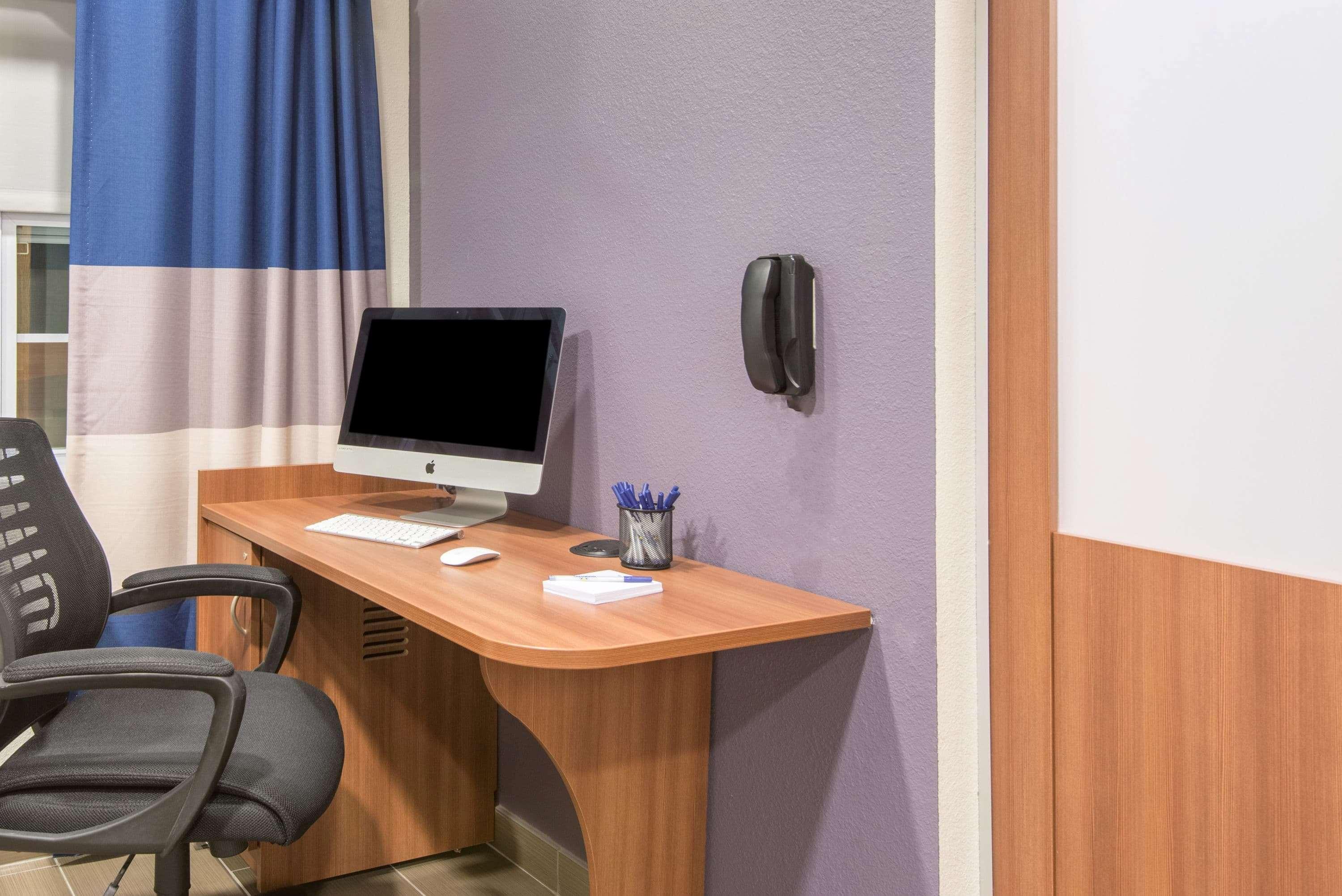 Microtel Inn & Suites By Wyndham Cadiz מראה חיצוני תמונה