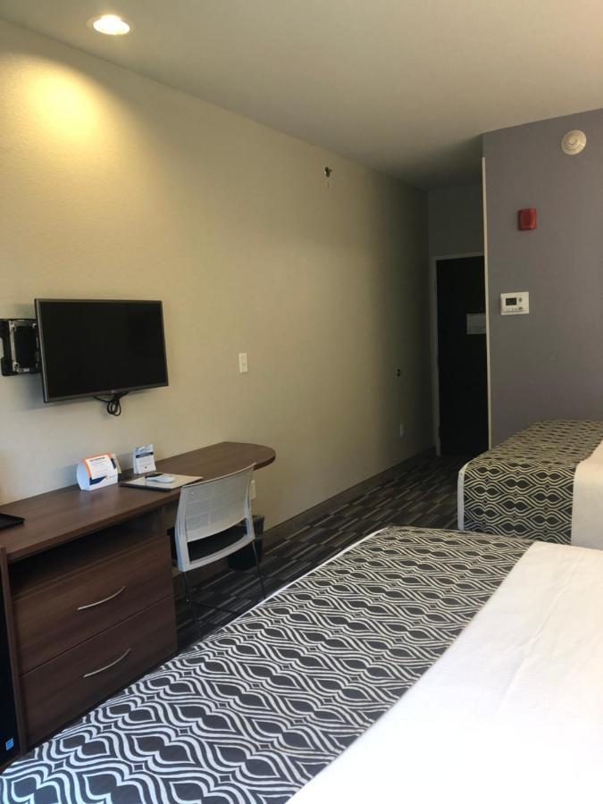 Microtel Inn & Suites By Wyndham Cadiz מראה חיצוני תמונה